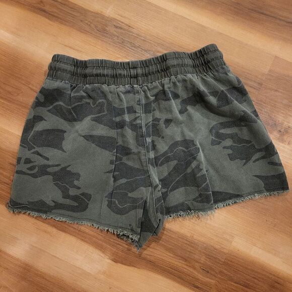 Camo shorts, Small - Picture 2 of 4
